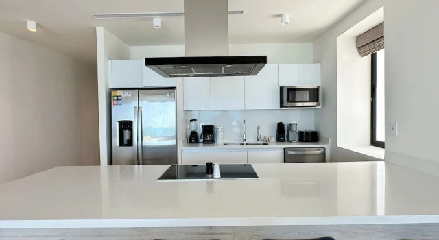 Коттедж Brand-new Modern 2BR Gem on Iconic Sandy Beach