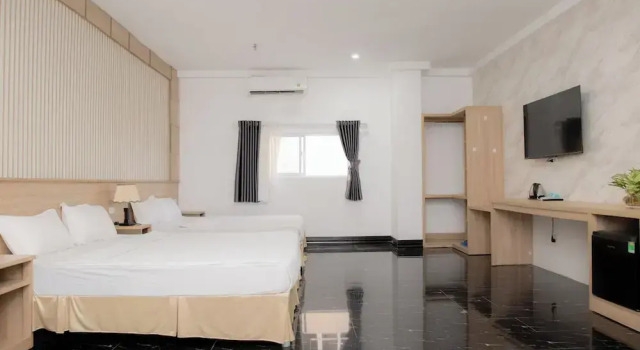 Четырёхместный семейный номер Standard Miền Tây Hotel