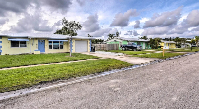 Port St Lucie Vacation Home w/ Lanai & Pool!, Book Hotel Port St. Lucie Florida