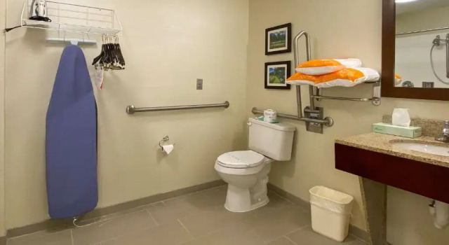 Люкс Comfort Inn East Windsor - Springfield