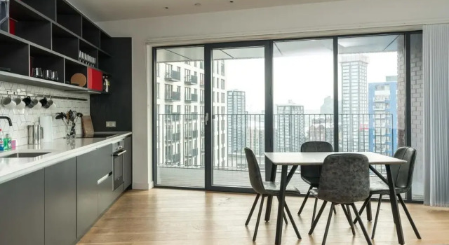 Superb 2BD Flat With Breathtaking Views!