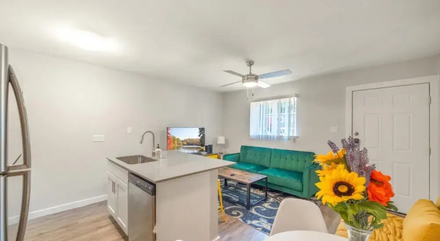Апартаменты Modern 1BR Near UT Hyde Park Evonify