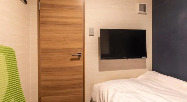 Кровать в общем номере (мужской номер) Tabist Hotel Smart Sleeps Oita Station
