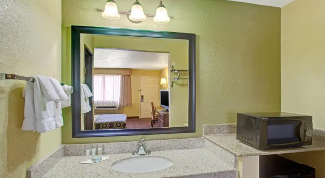 Номер Standard Travelodge by Wyndham Tucson AZ