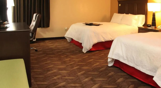 Кровать в общем номере Hampton Inn Lebanon