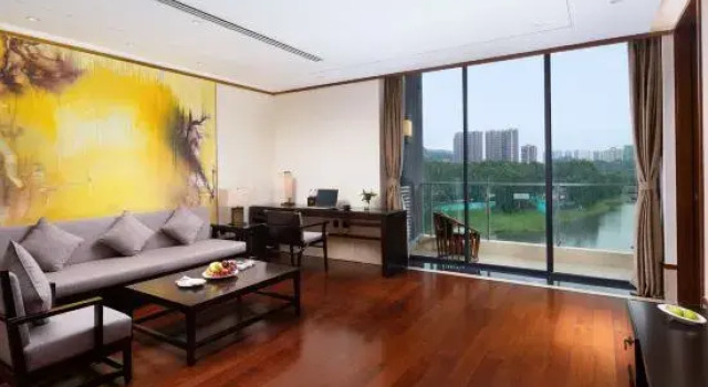 Люкс с видом на озеро White Swan Hotel Qingyuan