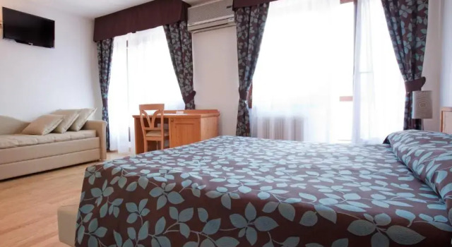 Полулюкс Hotel Angelo