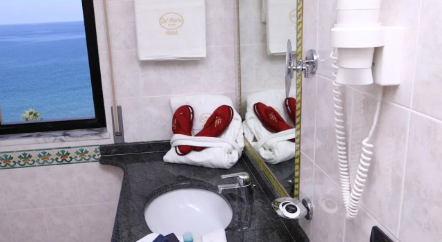 Трёхместный номер Deluxe с балконом и с видом на море Hotel Za Maria