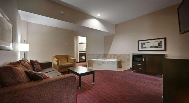 Трёхместный люкс Best Western Plus Cushing Inn & Suites