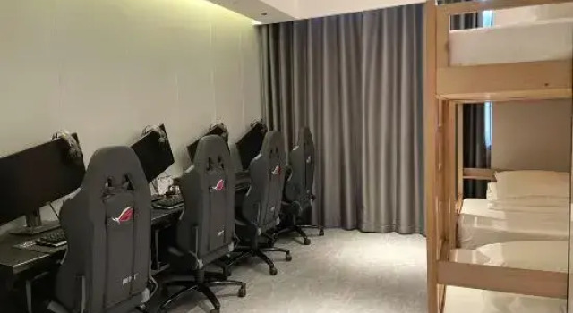 Кровать в общем номере QueliE-sports Hotel（ShangqiuNormal University Branch)