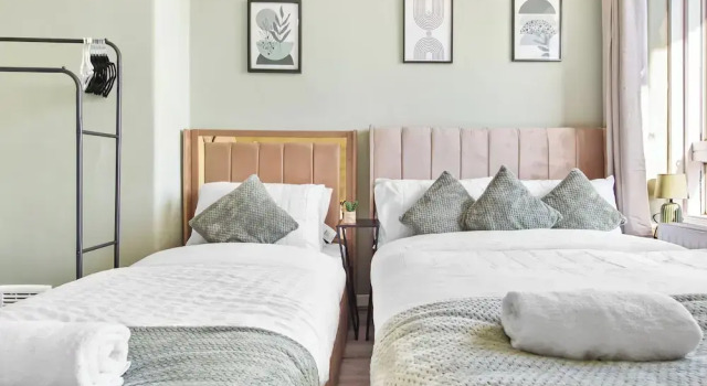 Modern 2-Bed Apartment Sleeps 7, Varaa Huoneisto Asunnot kohteessa Merseyside, Huoneisto