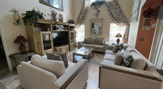 Luxury Lakeside Pool & Spa Home close to Disney, Kissimmee, US