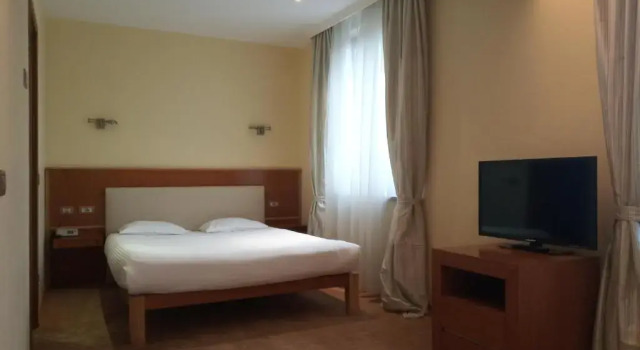 Полулюкс Hotel Park Central