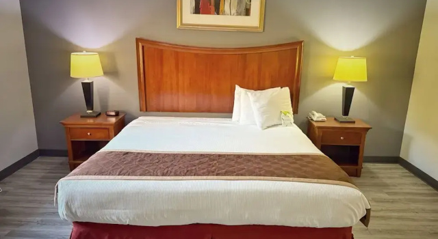 Люкс Laketree Inn And Suites Marion