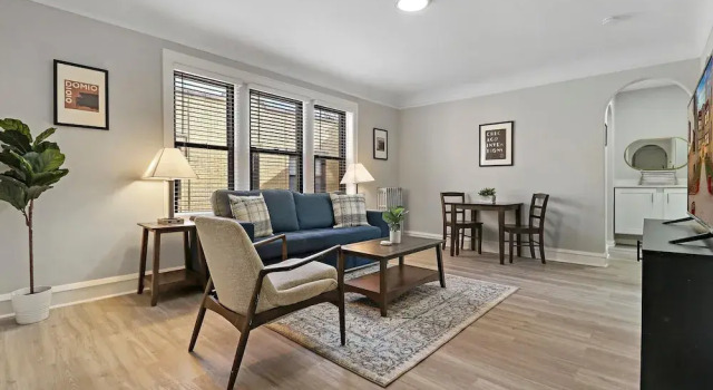 Апартаменты Deluxe Portage Park 1BR Retreat - Montrose 2S