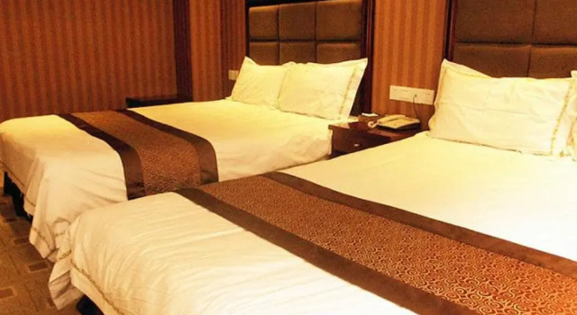 Longxiang Business Hotel, Book Hotel Hoteller i Nanchong med parkering, Parkering