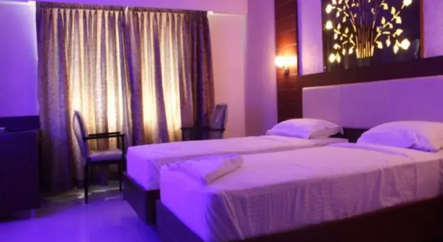 Трёхместный номер Comfort с красивым видом из окна Maya Residency
