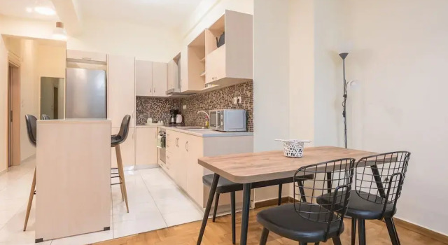 Апартаменты Luxury Цокольный этаж с балконом Elegant Home in Quiet Street  by Cloudkeys