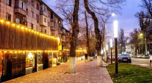 Cozy Studio At Abylaykhan 147, Boek Hotel Alma-Ata Kazachstan, in de buurt van Abay Metro Station