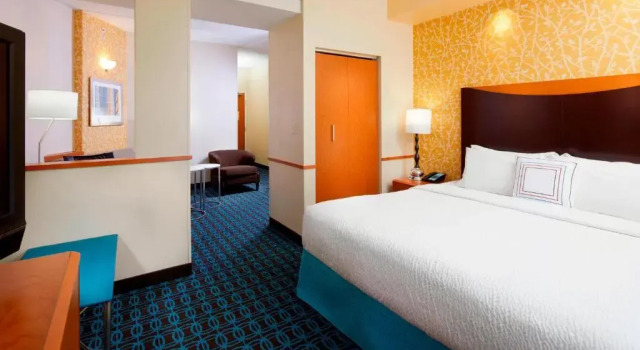 Двухместный люкс Deluxe Fairfield Inn & Suites by Marriott Cumberland
