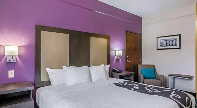 Номер Standard La Quinta by Wyndham Kansas City Airport