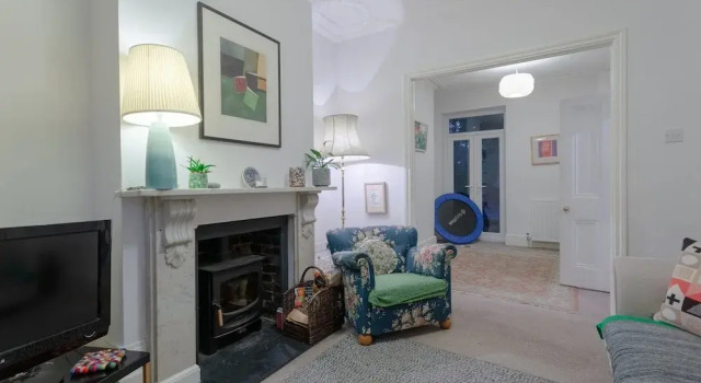 3 Bedroom Family House in Inner East London, Забронировать Дом для отпуска Виллы Большого Лондона, Вилла