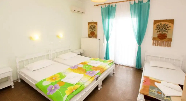 Трёхместный номер Standard с балконом и с красивым видом из окна Hotel Theo