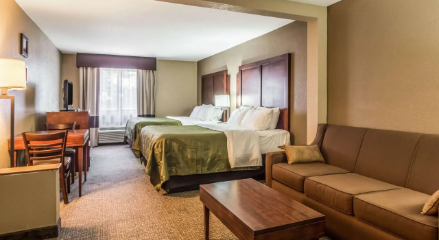 Четырёхместный люкс Quality Inn & Suites Salem near I-57