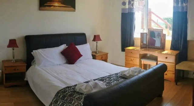 Loch Roag Guest House & Eshcol Guest House