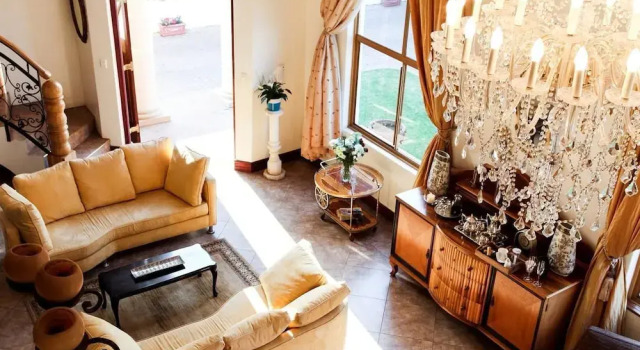 J's Guesthouse, Забронировать Отель Бизнес-отели Йоханнесбург, 4* 5*