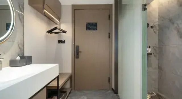Yizhi Hotel Shamian Island Pearl River Night CruiseWharf Yongqingfang Huangsha Metro Free Deliver Service toCanton Fair ComplexDuring Canton FairPeriod, Забронировать Отель Отели Гуандун 4 звезды, 4*