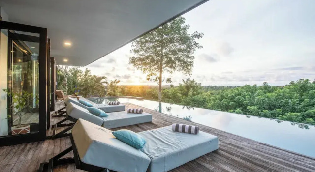 Elegant 6BR Clifftop Villa Near Bingin
