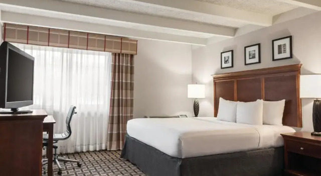 Двухместный люкс c 1 комнатой Country Inn & Suites by Radisson, Woodbury, MN