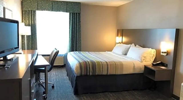 Двухместный люкс Country Inn & Suites by Radisson, Mt Pleasant-Racine West, WI