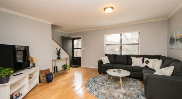 Walkable 2BR Condo Near Greenway Mission, Забронировать Дом для отпуска Коттеджи Ашвилл, рядом с Green Man Brewery, Коттедж