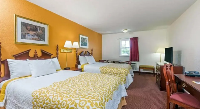 Номер Superior Days Inn by Wyndham Amherst OH - Near Cleveland Cedar Point & Lake Erie