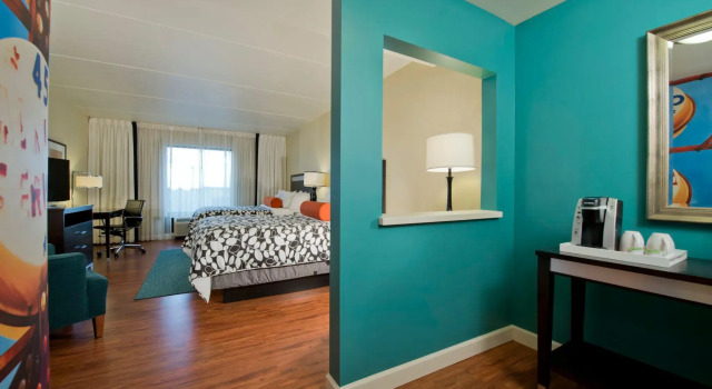 Четырёхместный номер Standard Hotel Indigo Atlanta Airport College Park by IHG