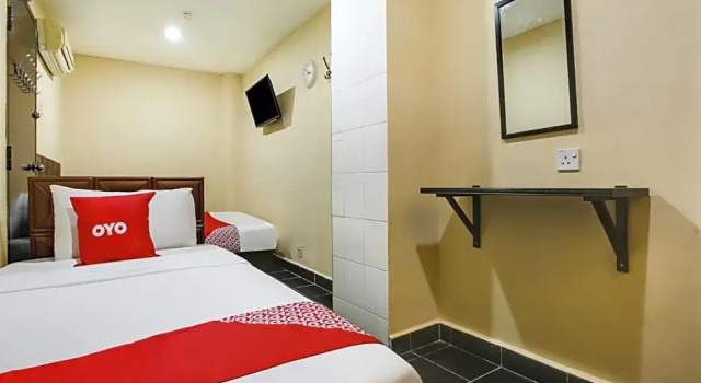 Трёхместный номер Standard OYO 43927 Sassana Hotel (Sanitized Stay)