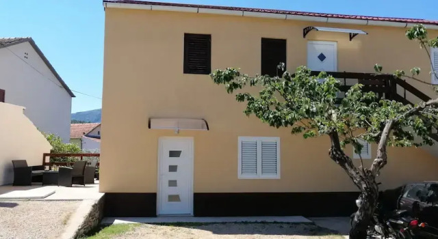 Apartment Milan, Забронировать Апартаменты/квартира Отели Врбоска с парковкой, рядом с Частный Пляж «Виллы Эмма», Парковка