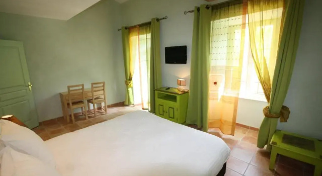 Номер Comfort Logis Hôtel Restaurant Le Domaine de lEau Vive