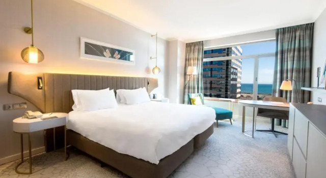 Двухместный номер с видом на бассейн Hilton Diagonal Mar Barcelona