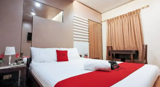 Двухместный номер Standard RedDoorz Plus near Robinsons Place Gensan
