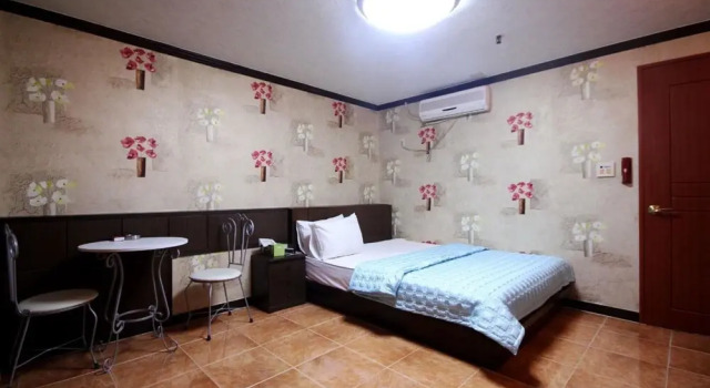 Gimhae Jangyu Poly M, Buchen Sie Hotel Gimhae Gyeongsangnam-do