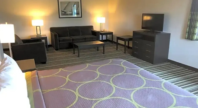 Двухместная студия Super 8 by Wyndham Portland Airport