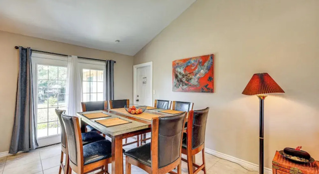 Large Yard: Home 9 Mi to San Antonio River Walk