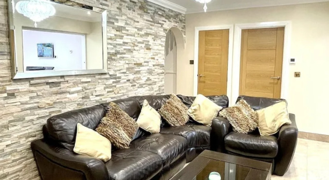 New Luxury Modern House Near Airport Free Parking, Забронировать Дом для отпуска Виллы Лутон, Вилла