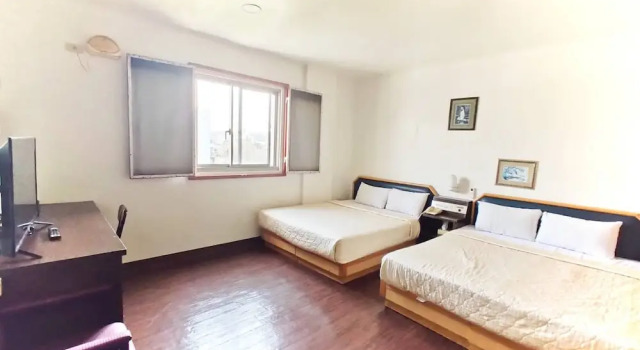 Четырёхместный номер Standard Royal Business Hotel