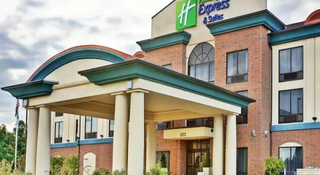 Кровать в общем номере Holiday Inn Express & Suites Dyersburg by IHG
