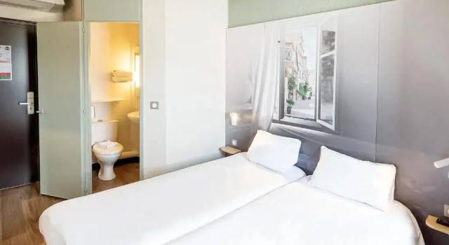 Standart çift kişilik oda B&B HOTEL Colmar Vignobles