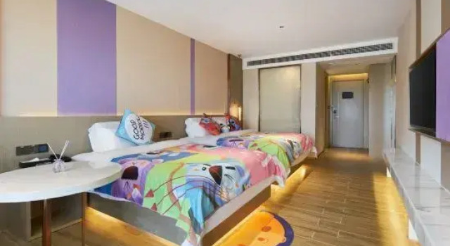 Семейный тент с балконом Lifeng Impression Hotel (Peng'an Yipin World Branch)